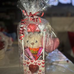 Valentine’s Day Bear And Chocolate Box 