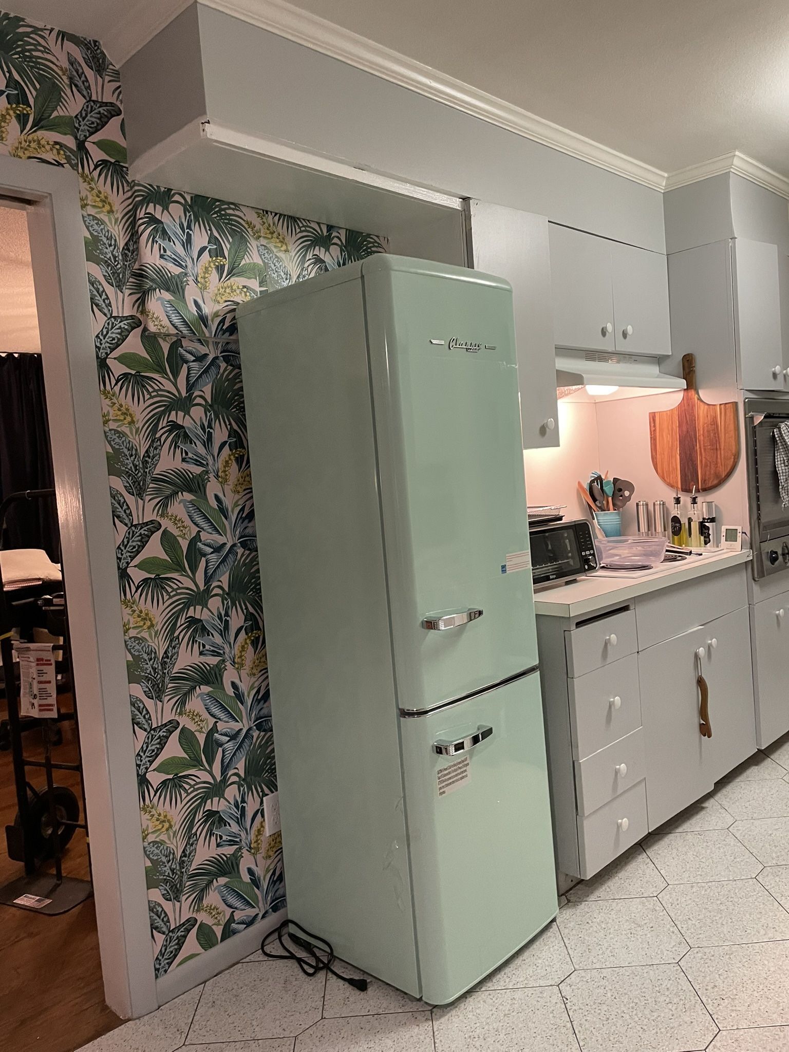 Classic Retro 21.6” Vintage Styled Fridge