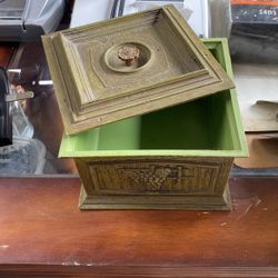 Green box, grapes, plastic storage, organize kitchen, room, bedroom, office, Work school