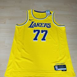 Luka Donic Los Angeles Lakers Nike Swingman Player Jersey Gold Size M NWT