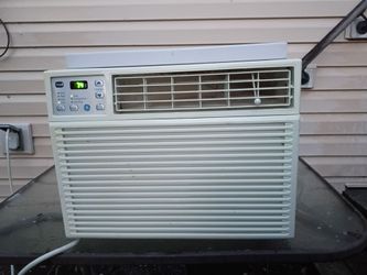 10150 BTU Window unit WORKS GREAT has some corrosion on the rear radiator but this does NOT effect performance blows ICE FRIGID freezing cold