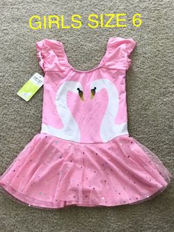 New Girls Swimwear Size 6 (Nuevo).