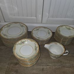 Vintage Set of 38 plates Yamaka Tajimi Occupied Japan
+ CREAMER
