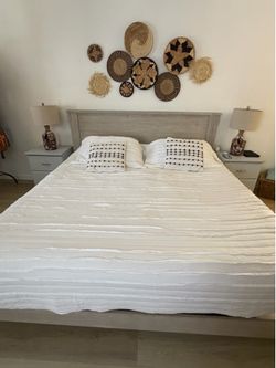 Kind size bed with mattress