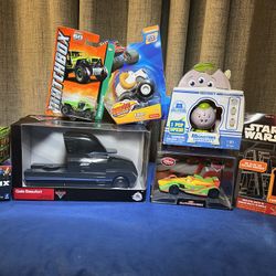 That Makes Absolutely No Sense Collector’s Bundle: 8 Items Star Wars Disney Pixar Cars Minecraft Roblox Monsters University Nickelodeon Matchbox- New