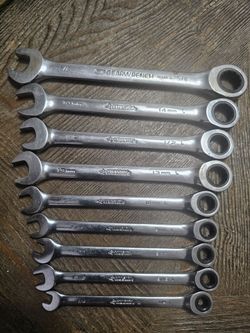 Husky & GearWrench Ratcheting Combination Wrench Set