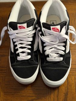 Vans Knu Mid in Black/True White.