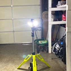 Ryobi Hybrid Tri-Power Tripod Light