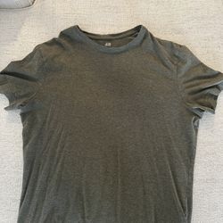 H&M Blank green Men’s Shirt Medium Sized