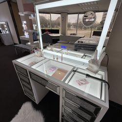 New Luxury Vanity - W Bluetooth & LED Lighting/ Power Outlet USB Ports