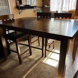 Dining Room Table 