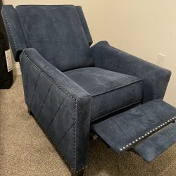 ✨ Modern Blue Recliner – Stylish & Comfy! $180 OBO