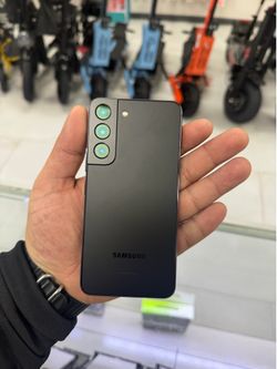 Galaxy S22 5G Unlocked 128GB! $249 cash or card!!