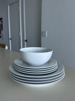 Crate & Barrel White Dish Set - 10 Pieces