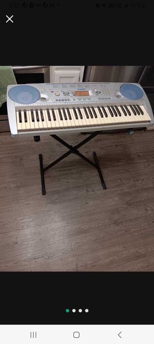 Yamaha PSR-275 61-Key Portatone Electronic Keyboard