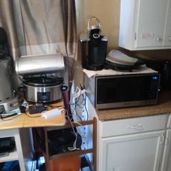 Kitchen Lot Panasonic Cyclonic Microwave Oven One Keurig  George Foreman Xl One 7 Qt Crk Pot One Bread Box