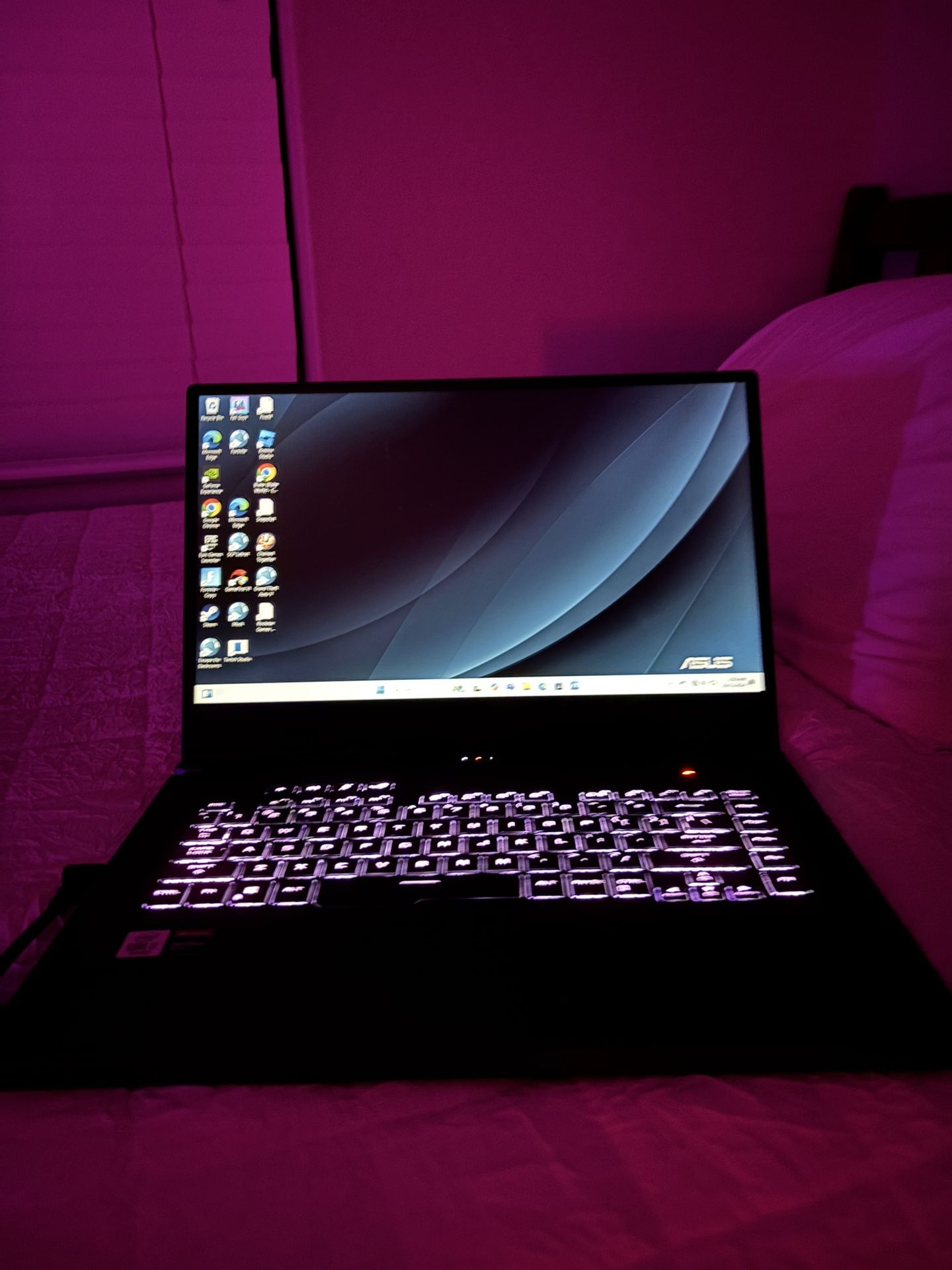 ASUS ROG Zephyrus M15 Gaming Laptop – i7/GTX– 15.6" – 512GB SSD + Charger Used