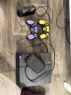 OG PS4 - WITH TWO CONTROLLERS