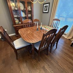 Dining Room Set - Table, 6 Chairs & Hutch 