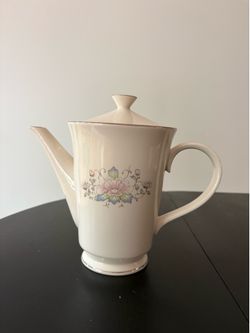 Lenox Charleston Tea/Coffee Pot with Lid - Price is Firm