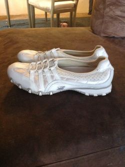 Skechers size 8