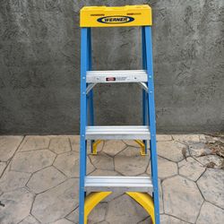 Werner 4ft Fiberglass Step Ladder