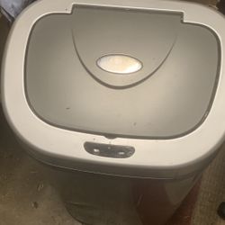 Touch Free Trash Can 