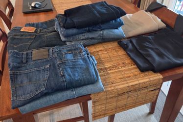 10 pairs of pants 36/32. Levi's 36/34&34/32