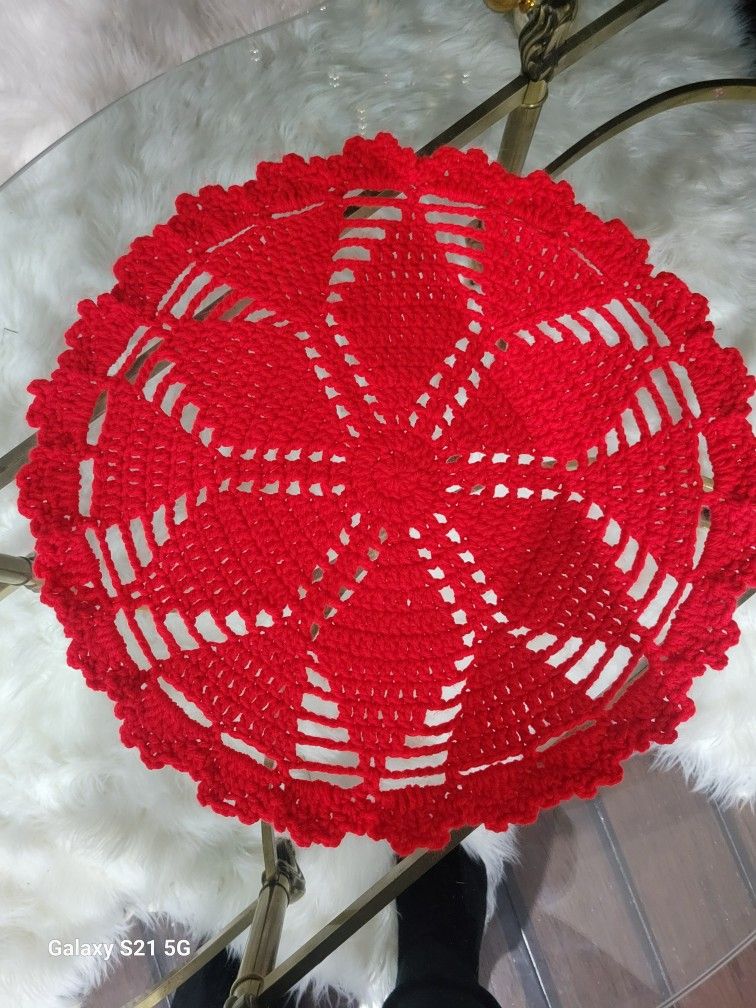Christmass Doily 18 Inch