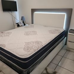 NEW QUEEN PILLOW TOP MATTRESS AND BOX SPRING 