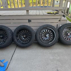 4th gen Ram 1500 Rims Tires
