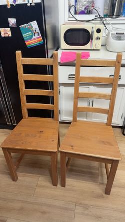 set of 2 Solid Wood Dining Chairs - Sturdy & Classic