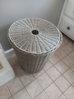 Wicker laundry basket