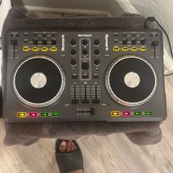 Numark Mixtrack Mixer