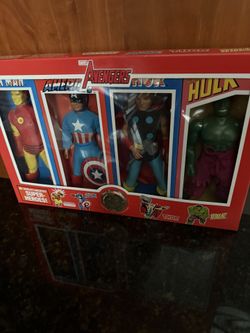 New In Box Mego Marvel Avengers 8" Action Figure 4-Pack