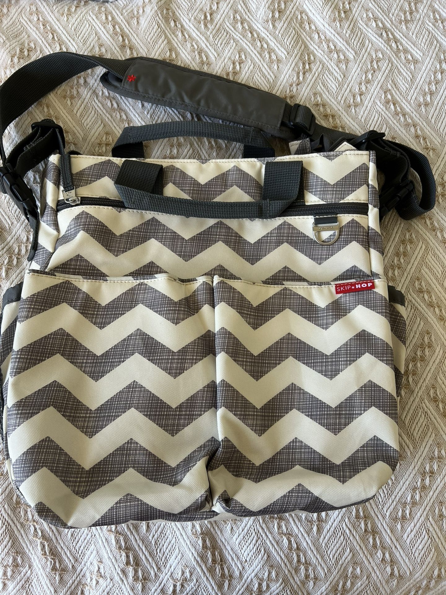 Skip Hop Duo Signature Carry All Diaper Bag - Grey/White Chevron