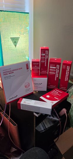 Medicube Stressed Skin Set- Red line