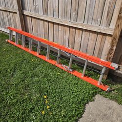 Like New Condition 20ft Louisville Fiberglass Extension Ladder. "CHECK OUT MY PAGE FOR MORE DEALS "
