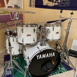 Yamaha Drum Set - 5 Piece Kit