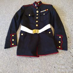 US MARINE DRESS BLUE JACKET. 40 L