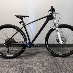 Mountain Bike Hard-Tail Carbon Fiber