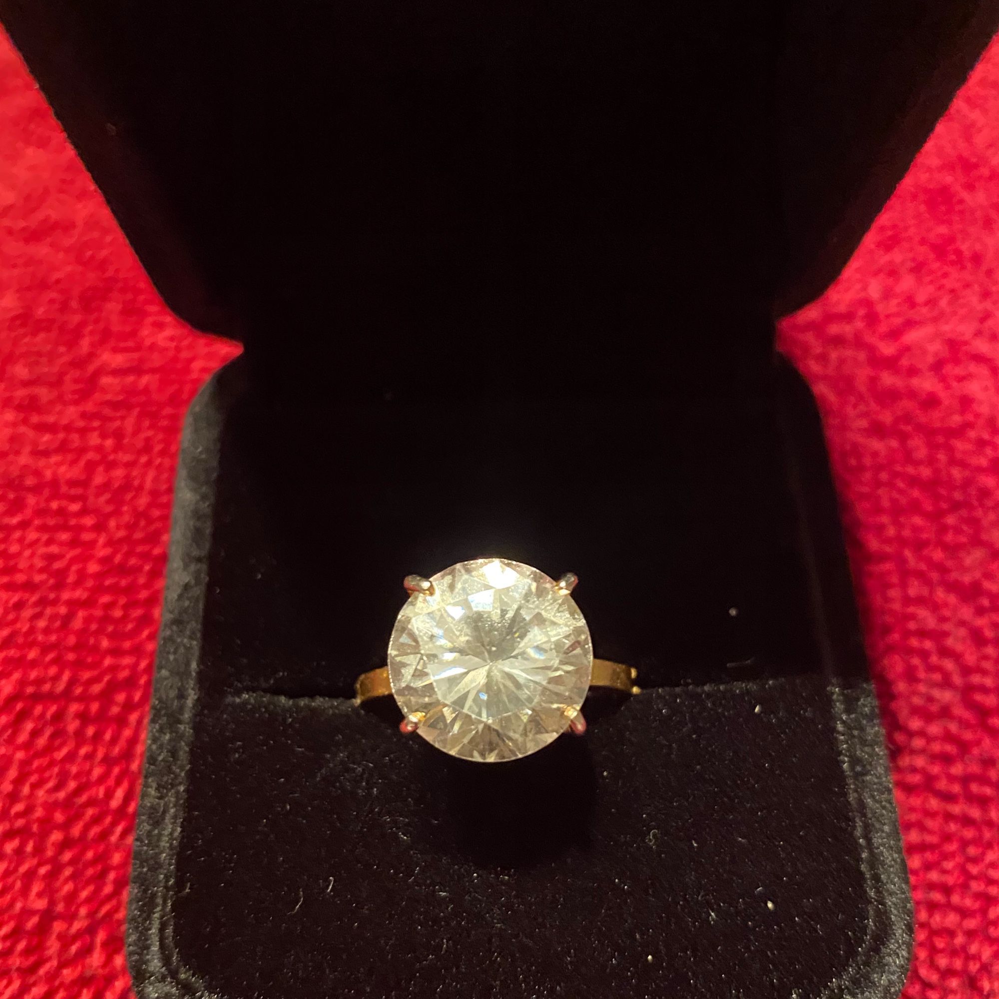 Fake 5 carat diamond ring which is adjustable.