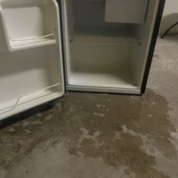 Mini Fridge 