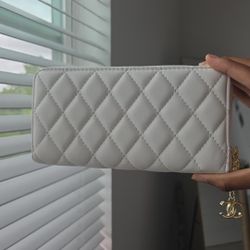 White Wallet