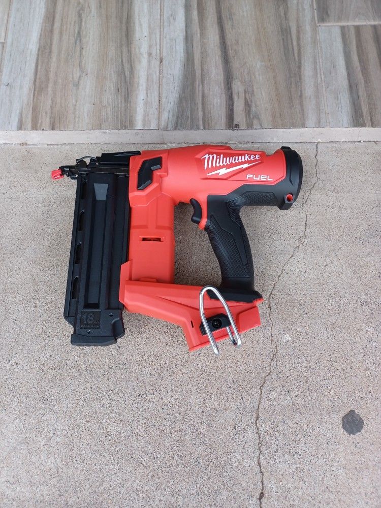 BRAD NAILER 18GA MILWAUKEE TOOL ONLY