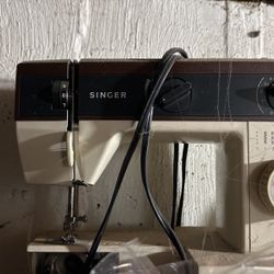 Singer Sewing Machine 