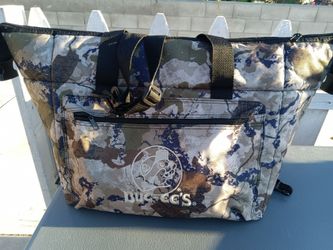 Buc-ee's camo cooler bag