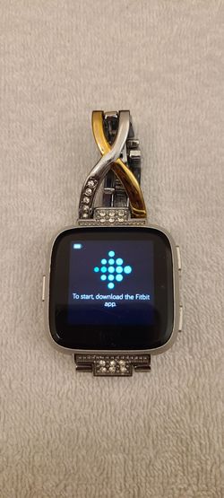 Fitbit Versa Smart Watch FB504 with Decorative Band