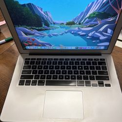 Macook Air 2017, 13- Inch buenas Condiciones 