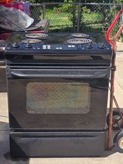GE  STOVE AND OVEN